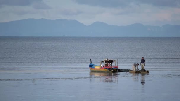 Kuala Perlis Perlis Malaysia Oct 2018 Fisherman Catch Fish — Stock Video