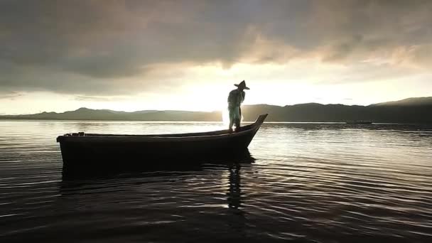 Timah Tasoh Perlis Malaysia Oct 2018 Slow Motion Fisherman Action — Vídeos de Stock