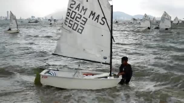 Butterworth Penang Malaysia Dec 2018 Kid Pull Yacht Shoreline Open — Wideo stockowe