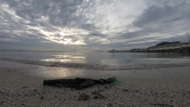 Timelapse Rubbish Move Wave Sea Coastal — Stock video