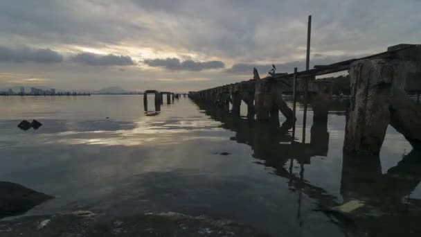 タイムラプスはペナン州ジェルトンの漁師桟橋を放棄した — ストック動画