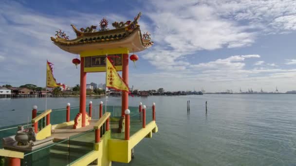 Timelapse vista arco del templo flotante — Vídeo de stock