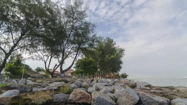 Timelapse vista cielo azul sobre la costa — Vídeos de Stock