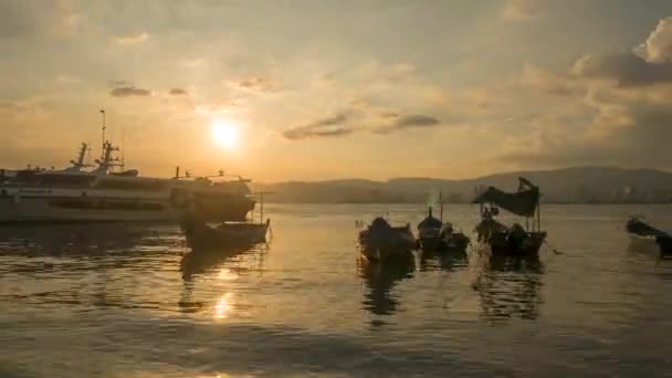 Pôr do sol Timelapse vista do passageiro do ferry — Vídeo de Stock