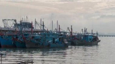 Zaman ayarlı gemi parkı Batu Maung 'da.