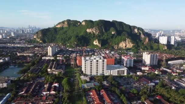 Letecký Přesun Sídlišti Batu Caves — Stock video