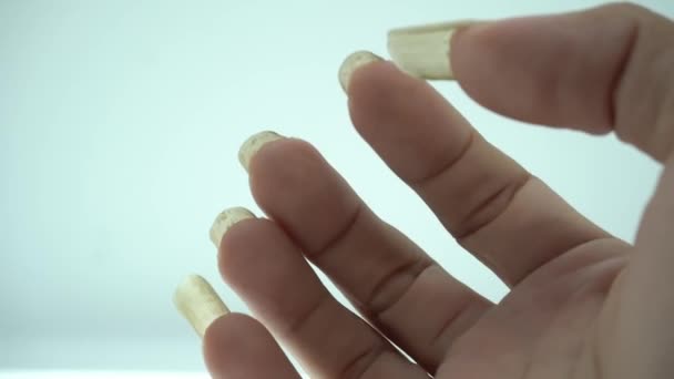 Schmutzige Lange Fingernagel Mit Isoliertem Hintergrund — Stockvideo