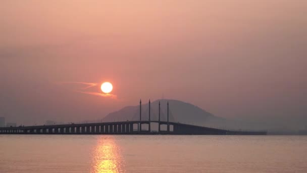 Tiden Förfaller Morgon Äggula Soluppgång Vid Penang Bridge — Stockvideo