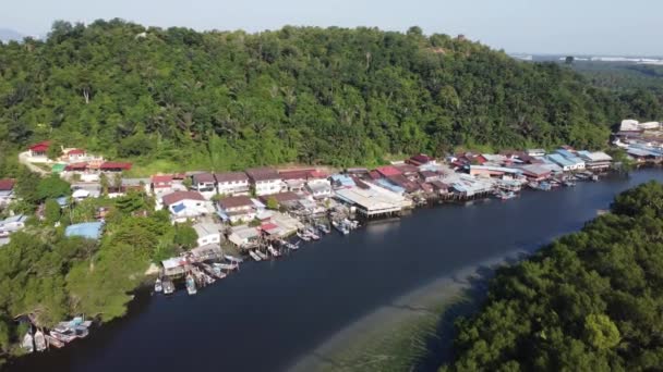 Vista Aérea Volar Sobre Río Sungai Jawi Bukit Tambun Pueblo — Vídeo de stock