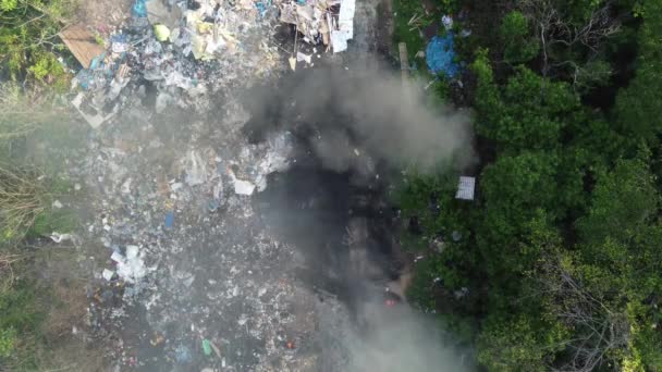 Luftverschmutzung Durch Offene Brennende Mülldeponie Ländlichen Raum — Stockvideo