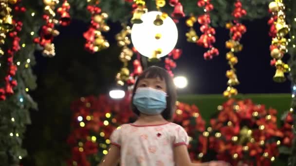 Chiński Dzieciak Szczęśliwy Taniec Tle Bożego Narodzenia Nowa Koncepcja Normalna — Wideo stockowe