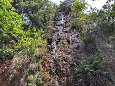 Nehir Türkiye 'nin Alanya kentinde denize akar. Türkiye 'deki Dimchay Nehri, çok güzel bir doğa olayı
