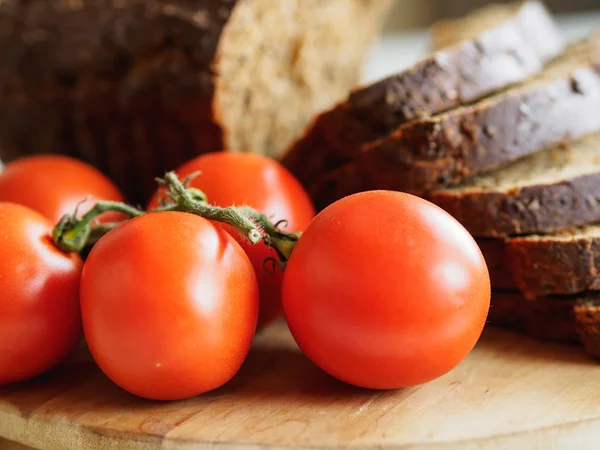 Pan y tomates rojos — Foto de Stock