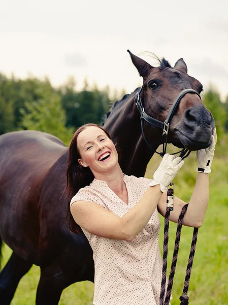 女と馬 — ストック写真