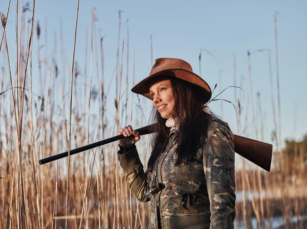 Kvinnliga anka hunter — Stockfoto