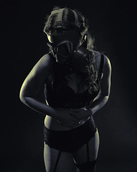 Woman and gas mask — Stock Photo, Image