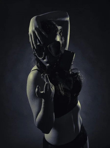 Mulher e máscara de gás — Fotografia de Stock