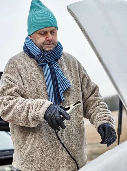 Male and jumper cables — Stock Photo, Image