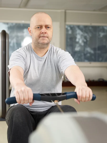 Man i gymmet — Stockfoto