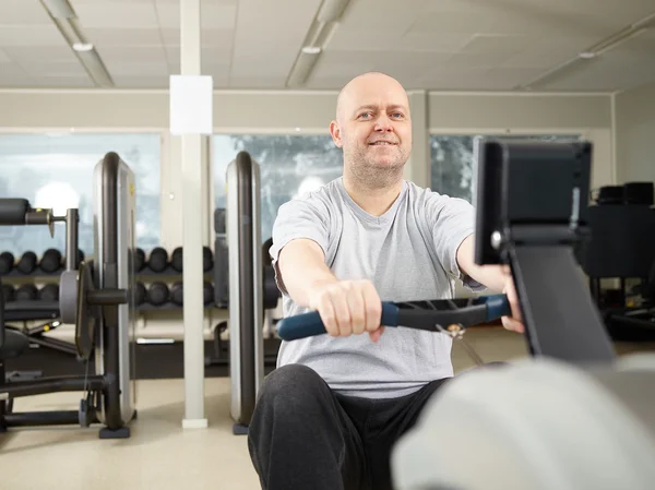 Spor salonundaki adam. — Stok fotoğraf