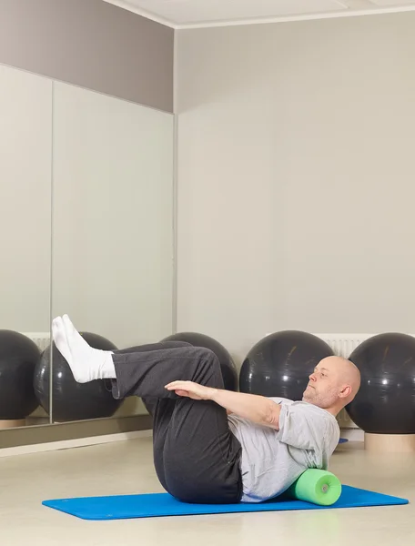 Uomo in palestra — Foto Stock