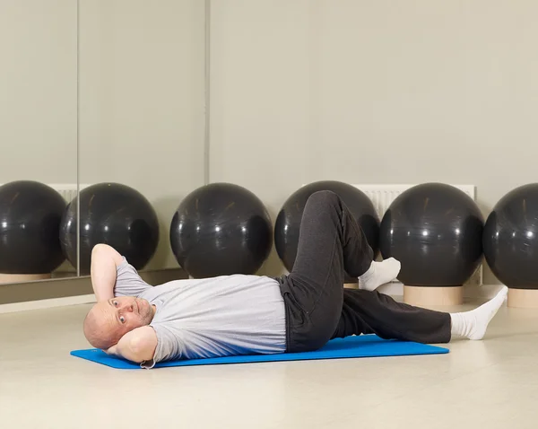 Man i gymmet — Stockfoto