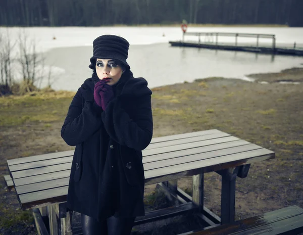 Fashionable woman, outdoor posing in March — Stock Photo, Image