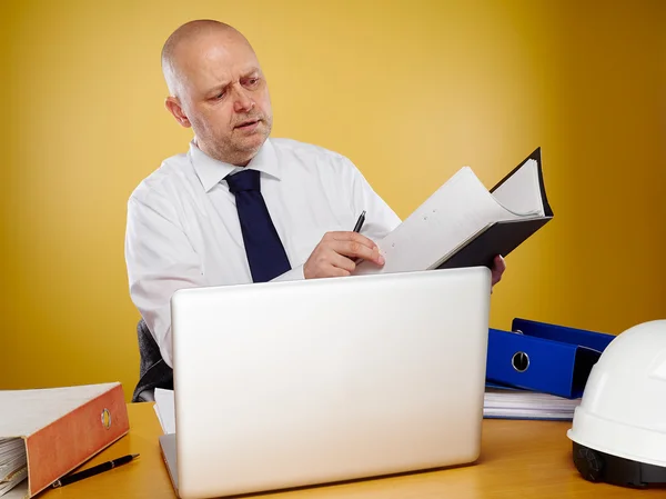 Ingeniero en oficina — Foto de Stock