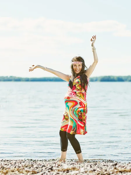 Beautiful pregnant woman and shore — Stock Photo, Image