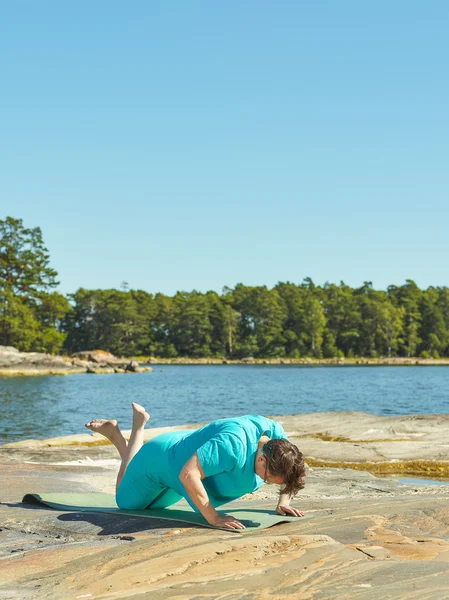 Real-life fitness trénink, zralá žena — Stock fotografie