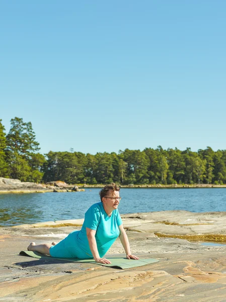 Real-life fitness trénink, zralá žena — Stock fotografie