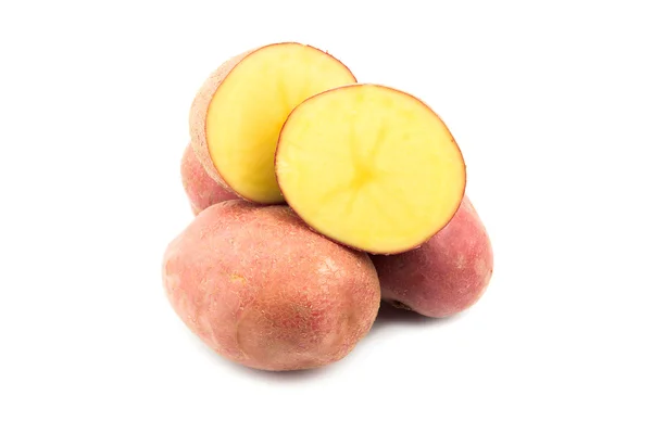 Rode aardappelen op wit — Stockfoto