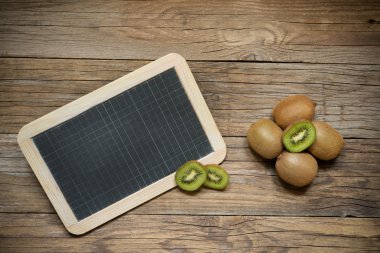 Kivi ahşap üzerine