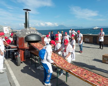 Guinnes dünya kayıt pizza uzun 2 km