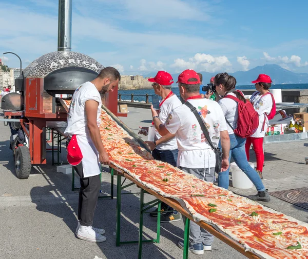 Guinnes Weltrekord Pizza lang 2 km — Stockfoto