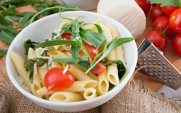 Penne pasta and rocket — Stock Photo, Image