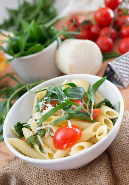 Penne pasta and rocket — Stock Photo, Image