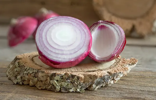 Onion sliced on wood — Stock Photo, Image