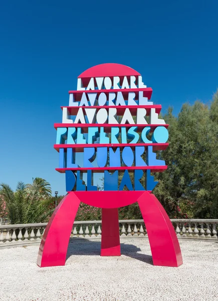 Pomnik słów - San Benedetto del Tronto – to — Zdjęcie stockowe