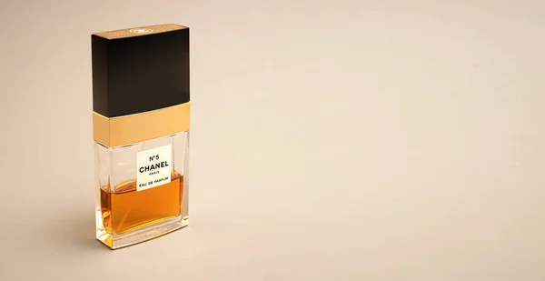 Itália Novembro 2020 Embalagem Garrafa Famoso Perfume Francês Chanel Editorial — Fotografia de Stock