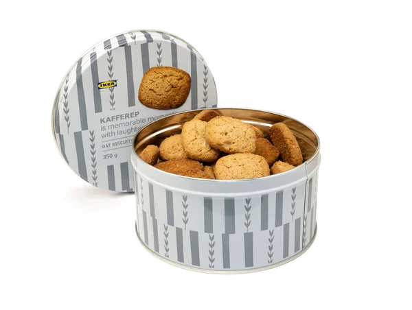 イタリア 2020年10月 スウェーデンのシナモンクッキーが付いた錫の箱 Ikeaブランド — ストック写真