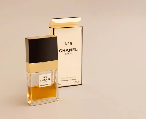 Talya Kasım 2020 Chanel Ünlü Fransız Parfümünün Ambalajı Şişesi — Stok fotoğraf