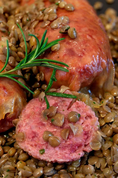 Cotechino Cerdo Con Lentejas Sobre Piedra Pizarra Plato Típico Navidad — Foto de Stock