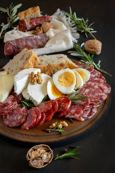 Piatto Tipico Napoletano Del Periodo Pasquale Con Salumi Ricotta Salata — Foto Stock