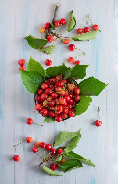 Ciotola Con Ciliegie Rosse Cibo Sfondo Arte — Foto Stock