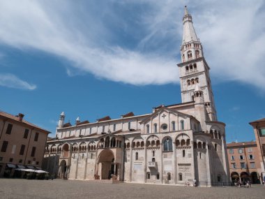 Modena - İtalya - 12 Haziran 2021: Modena Katedrali 'nin dışı
