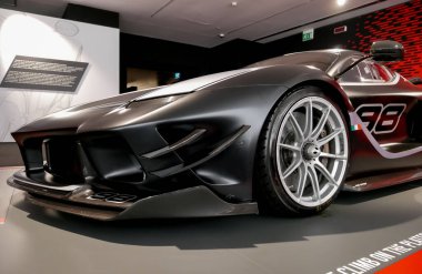 Maranello - İtalya - 12 Haziran 2021:: Ferrari Müzesi ve Ferrari 98