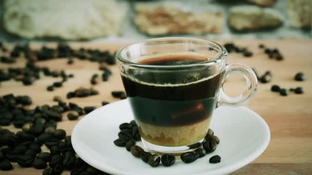 Tasse Kaffee und zu viel Zucker — Stockvideo