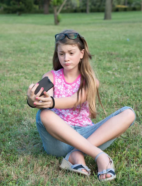 Selfie in the park — Stock Photo, Image