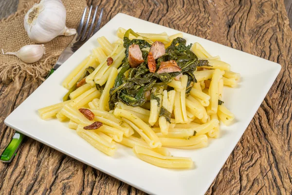 Pasta broccoli en worstjes — Stockfoto